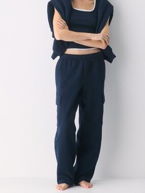 Aritzia — Cozy Sweatfleece Mega Cargo Oversized Sweatpants in Navy